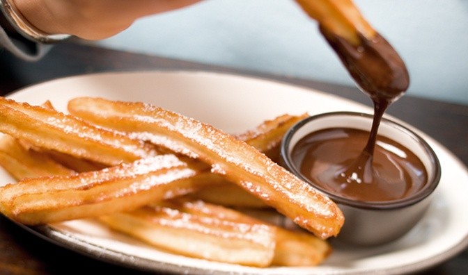 Del desayuno al postre: La evolución de los churros con chocolate